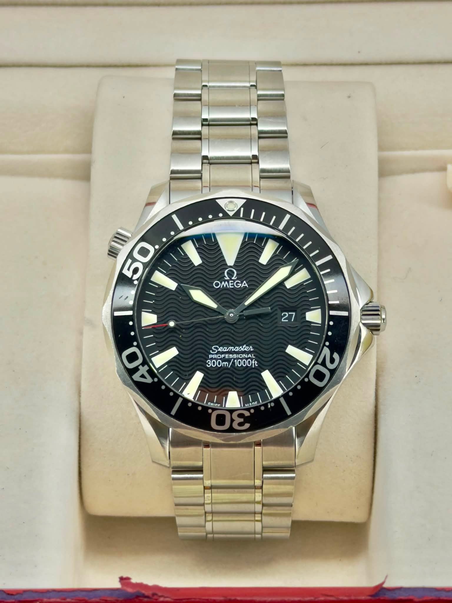May be an image of wrist watch and text that says 'II 50. OMEGA 27 40 PROFESSIONAL SSIONAL Seamaster PROFESSIONA PRO 300m 300m/1000北 1000ft ٥ HALLDE Ewire มลทรี 20 0 2'