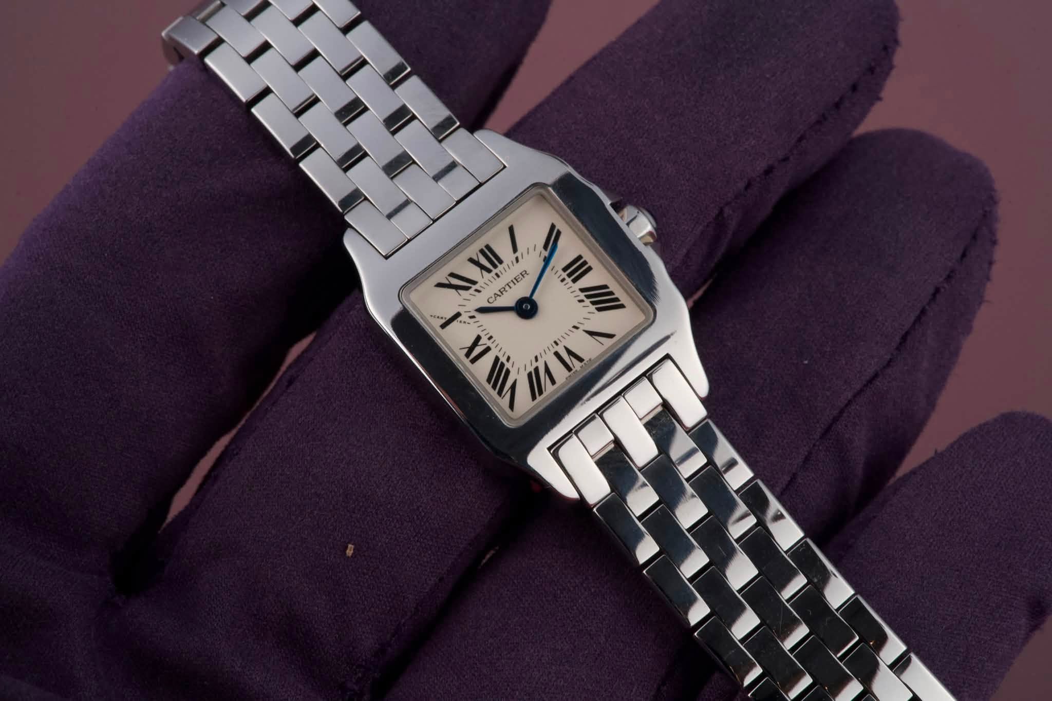 May be an image of wrist watch and text that says 'XII/ XII/ 2 XII CARTIER A -'
