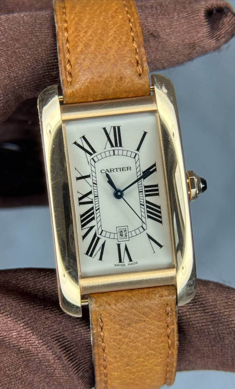 May be an image of wrist watch and text that says 'XI II XII SIXX VIII CARTIER IMIIZ II Ⅲ/ 42 И SWISS MADE'