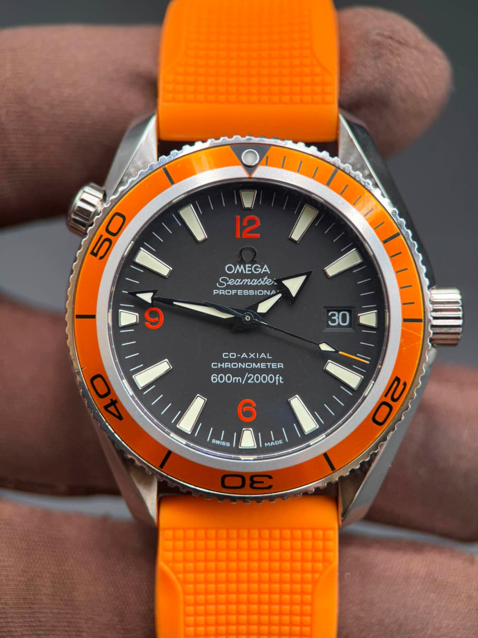 May be an image of wrist watch and text that says '12 II 50 0 5 OMEGA Seamaste: PROFESSIONA PROF CO-AXIAL -A 40 m CHRONOMETER 600m/2000ft I SWISS 6 30 MADE'