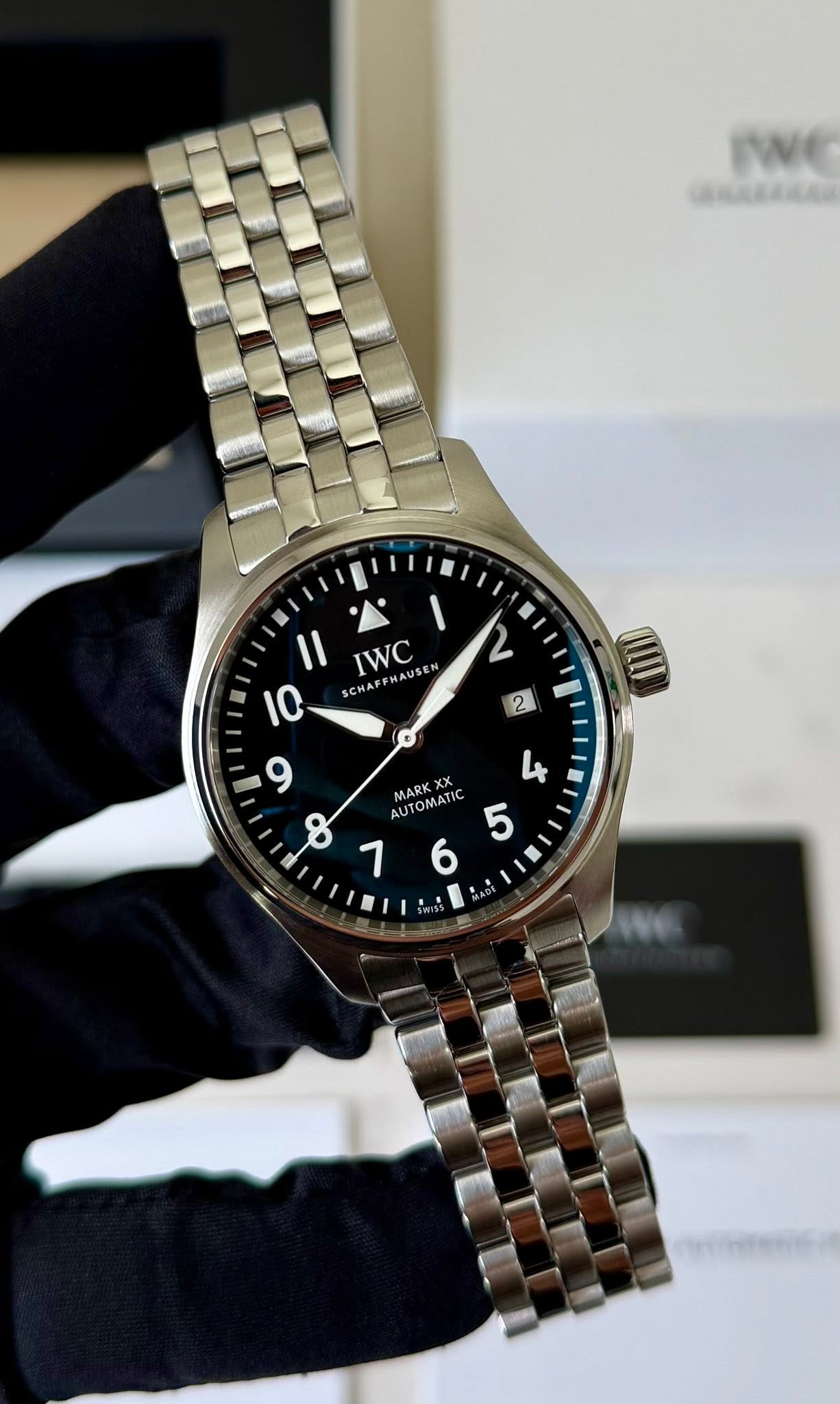 May be an image of digital watch and text that says 'INE CORARAGAN て 2 I I1 IWC USEN 10 SCNA CNA PP و با MARK AUTOMATI 5 8 7 6'