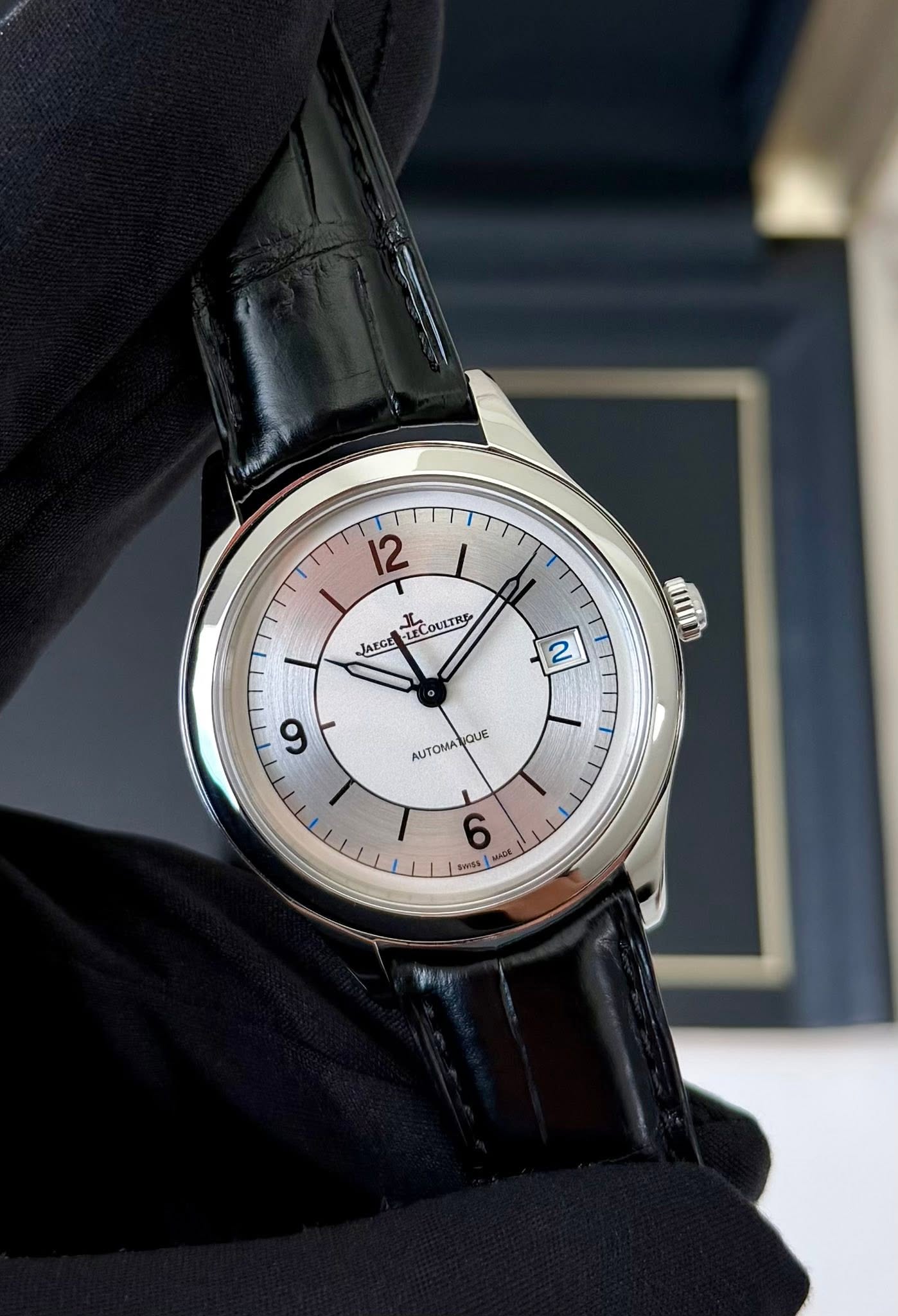 May be an image of wrist watch and text that says 'moP 12 مامة LECOULTRE MULTRE JAEGE 2 9 AUTOMA QUE 6 swsh WDE MDE'