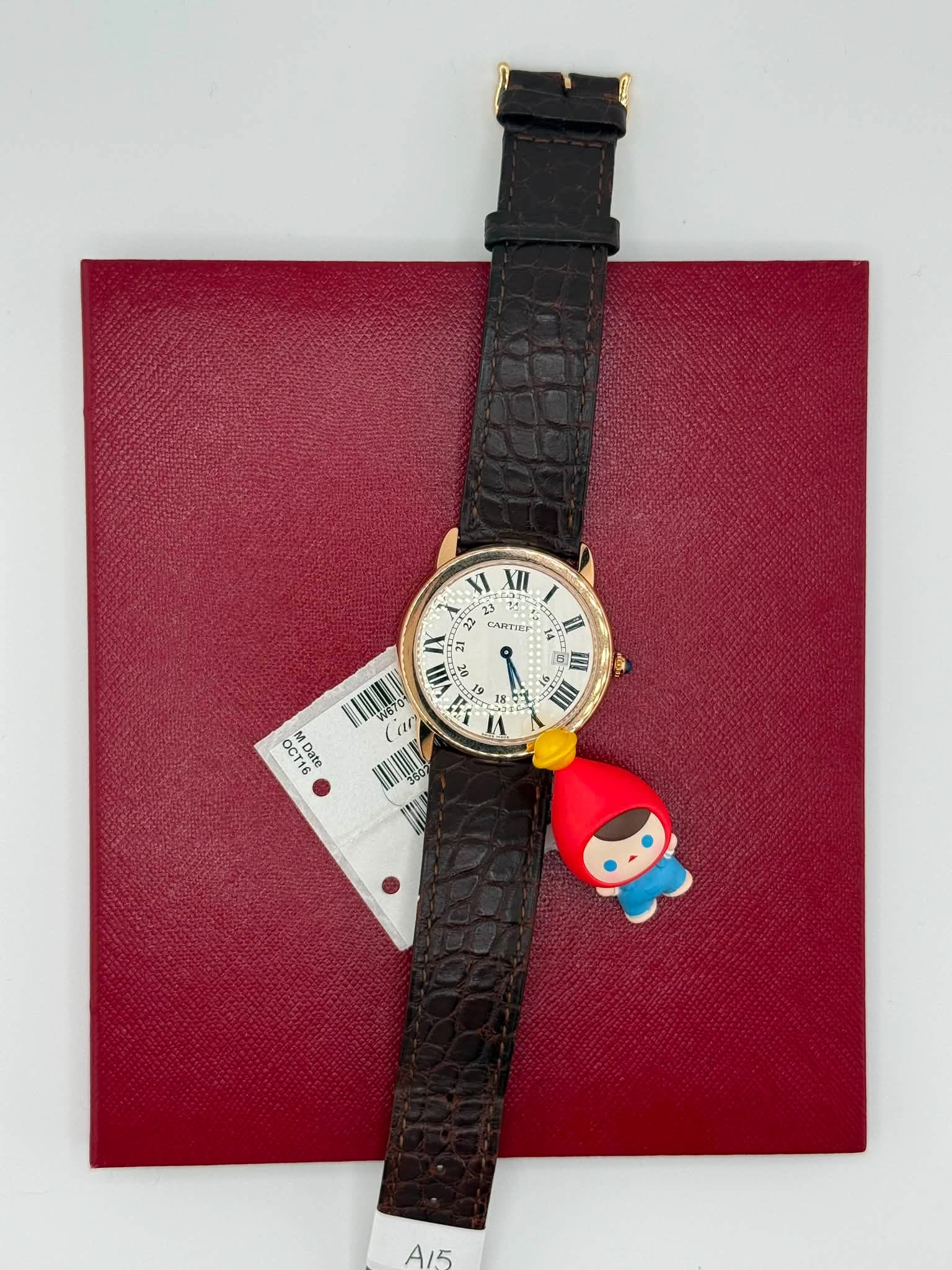 May be an image of leather, wrist watch and text that says 'XI XII 23 CARTIET II 0 မံ ا 19 19 18 !I W HIIII ur OCT16 MDate Date OCT ETAs Cenu A/5'