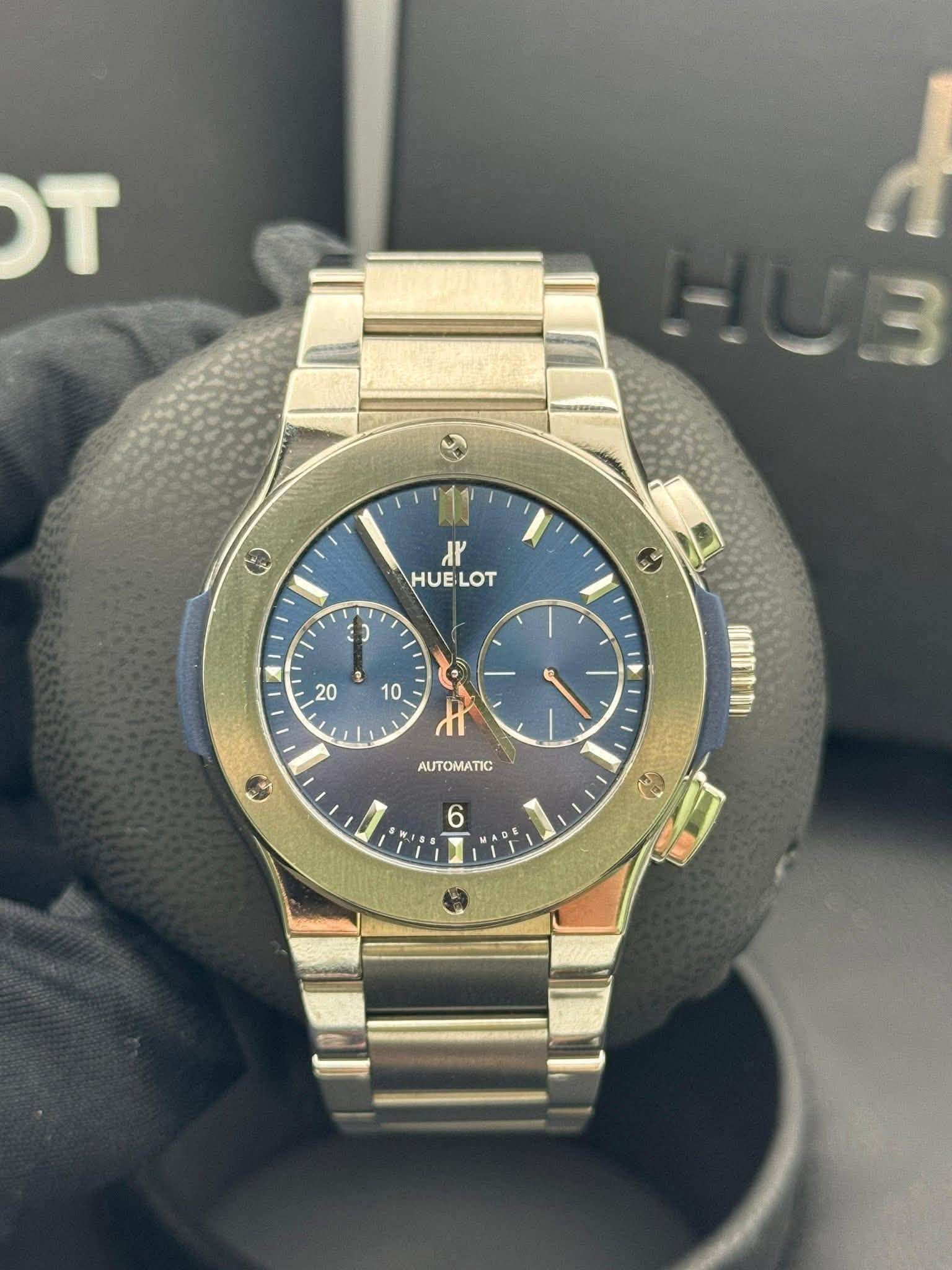 May be an image of wrist watch and text that says 'oT HU3 3 אג HUELOT HUE LOT ၁ e မ 20 10 ل AUTOMATIC ים 自書加 6 S'