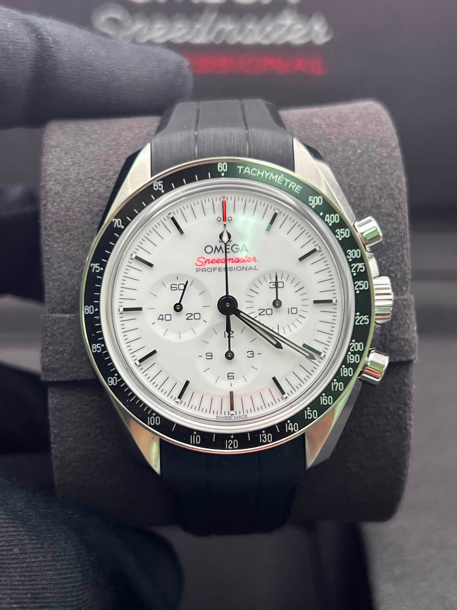 May be an image of wrist watch and text that says '60 65 2 ਤੇ OMEGA GA OM Sneed Sneeanaster master PROFES PROF SIONAL TACHYMETRE ကြီးလီ့ 2ਰ '