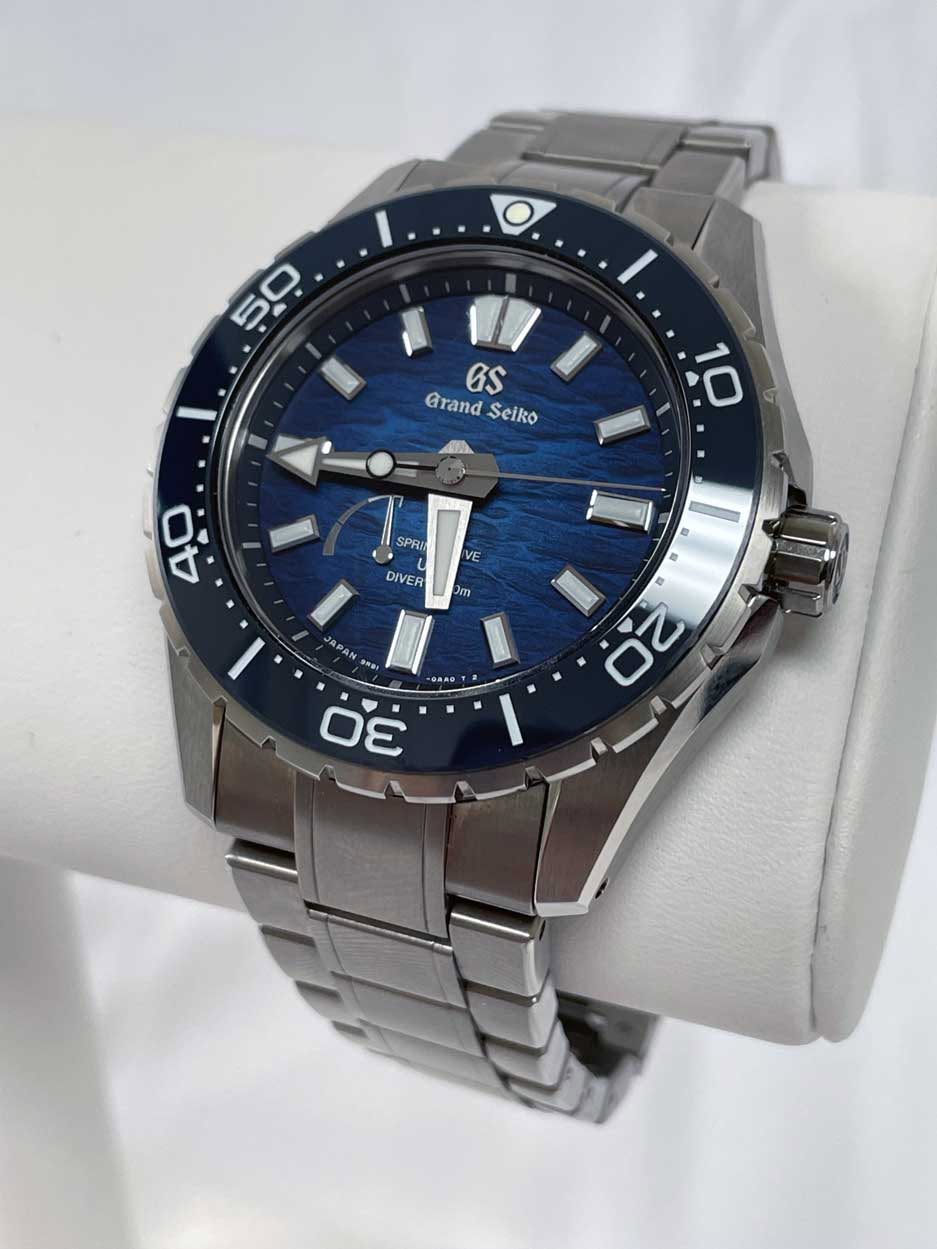 May be an image of wrist watch and text that says '5 حف 0 GS Grand GrandSeiko Selko AIA 10 4 SPRI 40 VE DIVER กา m JAPAN BRgY m: aaAG 30'