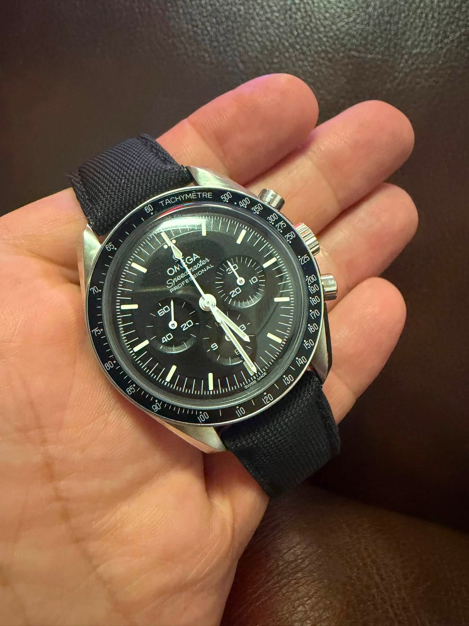 May be an image of wrist watch and text that says 'ACHYMET TRE . Ολ GA abter IONAL MODER neB oo IONAL PROF ROFE I0 10 0 20 bichd 60 20 40 C 茶 22 ိ.စိတ္် ='