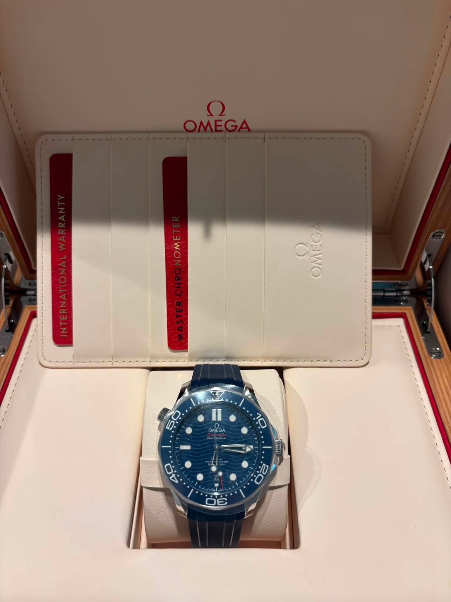 May be an image of wrist watch and text that says 'Q OMEG Il 50 ب 5 OMEGA 10 ب ा 20 نبرر :0 00'