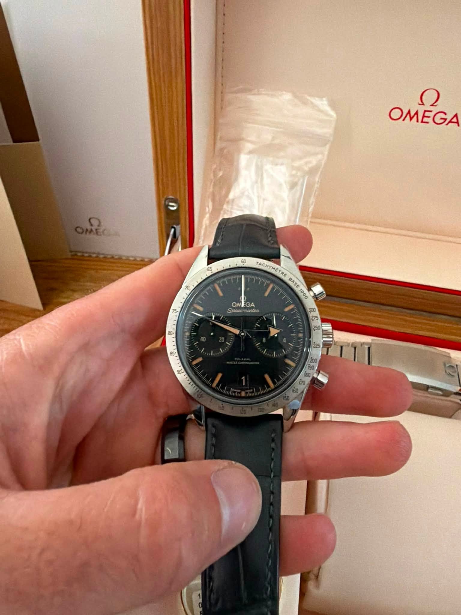 May be an image of wrist watch and text that says 'റ OMEGA ባ 4 ማ TaCиTиeTb ETHE BASE BASE 1000 500 ON Sam C A'