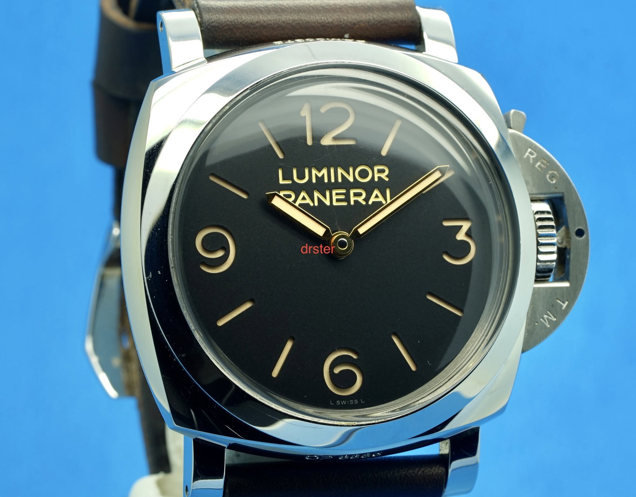 May be an image of wrist watch and text that says '12/ 12 LUMINOR RANERA drster) drster 9 REG EG 自・ WWI ከማ 3 م 6'