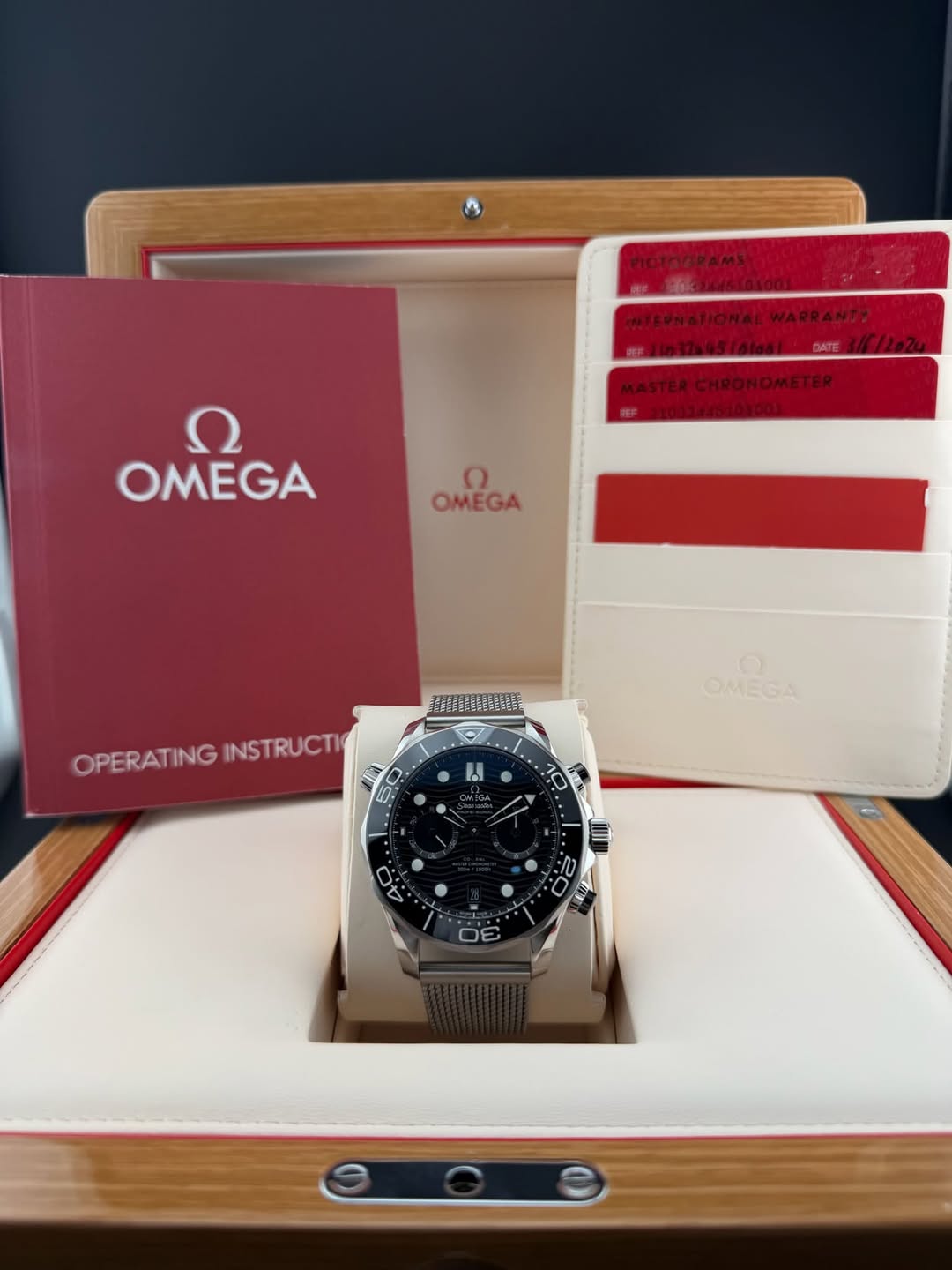 May be an image of wrist watch and text that says 'PICTOGRAMS ח OMEGA OMEGA 蓮建建養業這 OPERATINGINSTRUCTI OPERATING INSTRUCTI 50 50 2፡ OMEGA A 10 ا ج 20 3E'