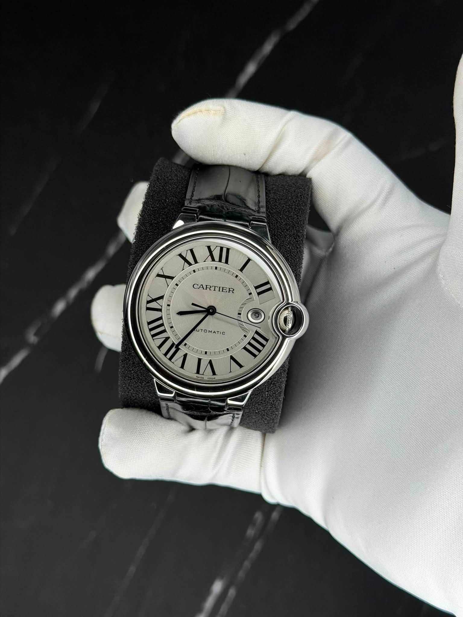 May be an image of digital watch and text that says 'Ι XIXII XII X Α CARTIER CARTIER O VIII TOMATIC L 1'