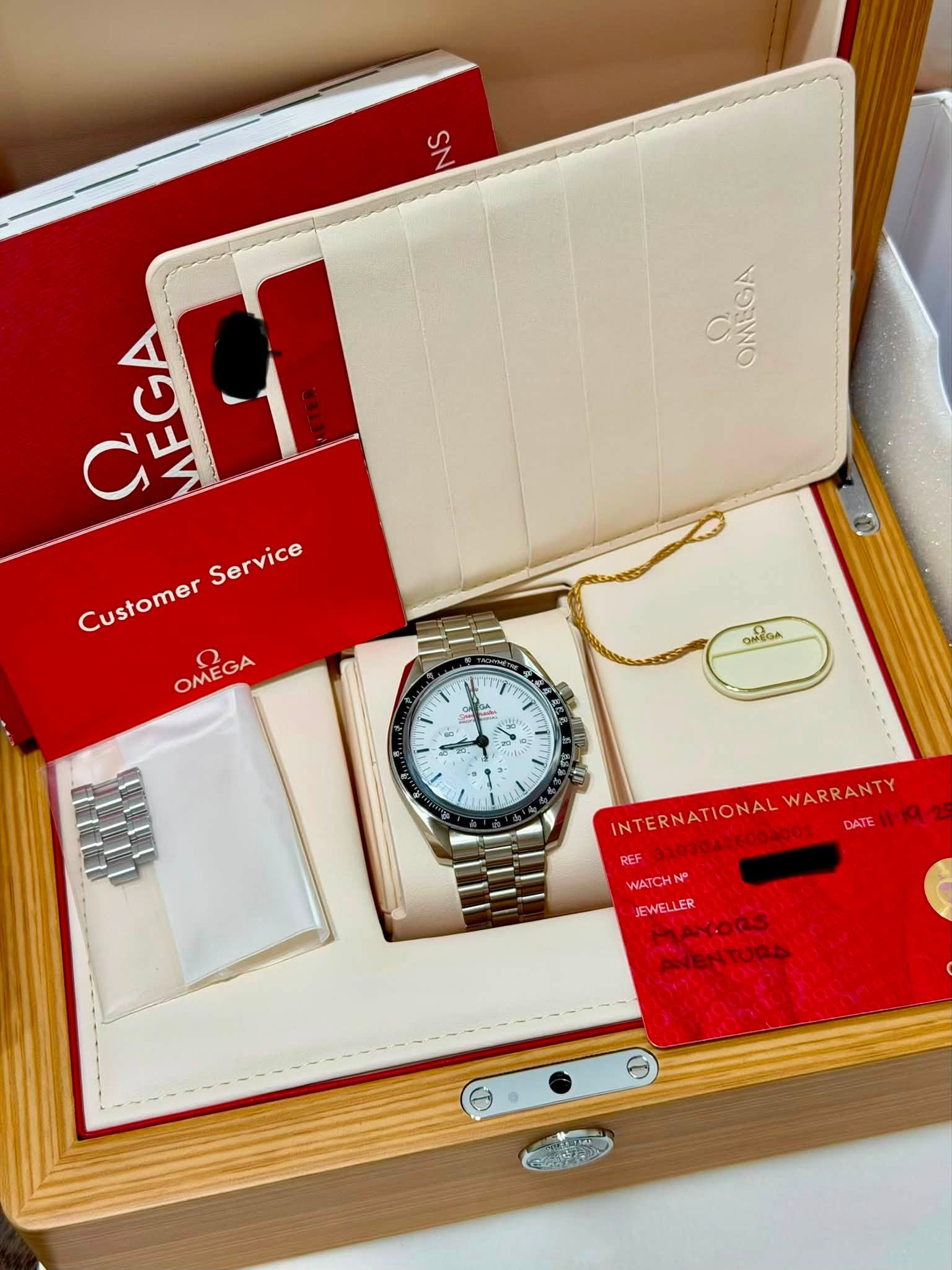 May be an image of wrist watch and text that says 'SN Q OMEGA C MEGA Service Customer OMEGA OMEGA OEC I לזון TE 몬스 - A0 / E 77 2n INTERNATIONAL WARRANTY DATE…