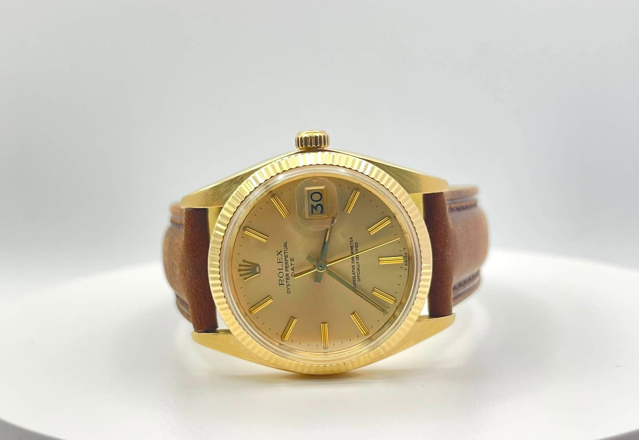 May be an image of wrist watch and text that says 'OFFCALLTOS V ROLEX TE DATE II I'