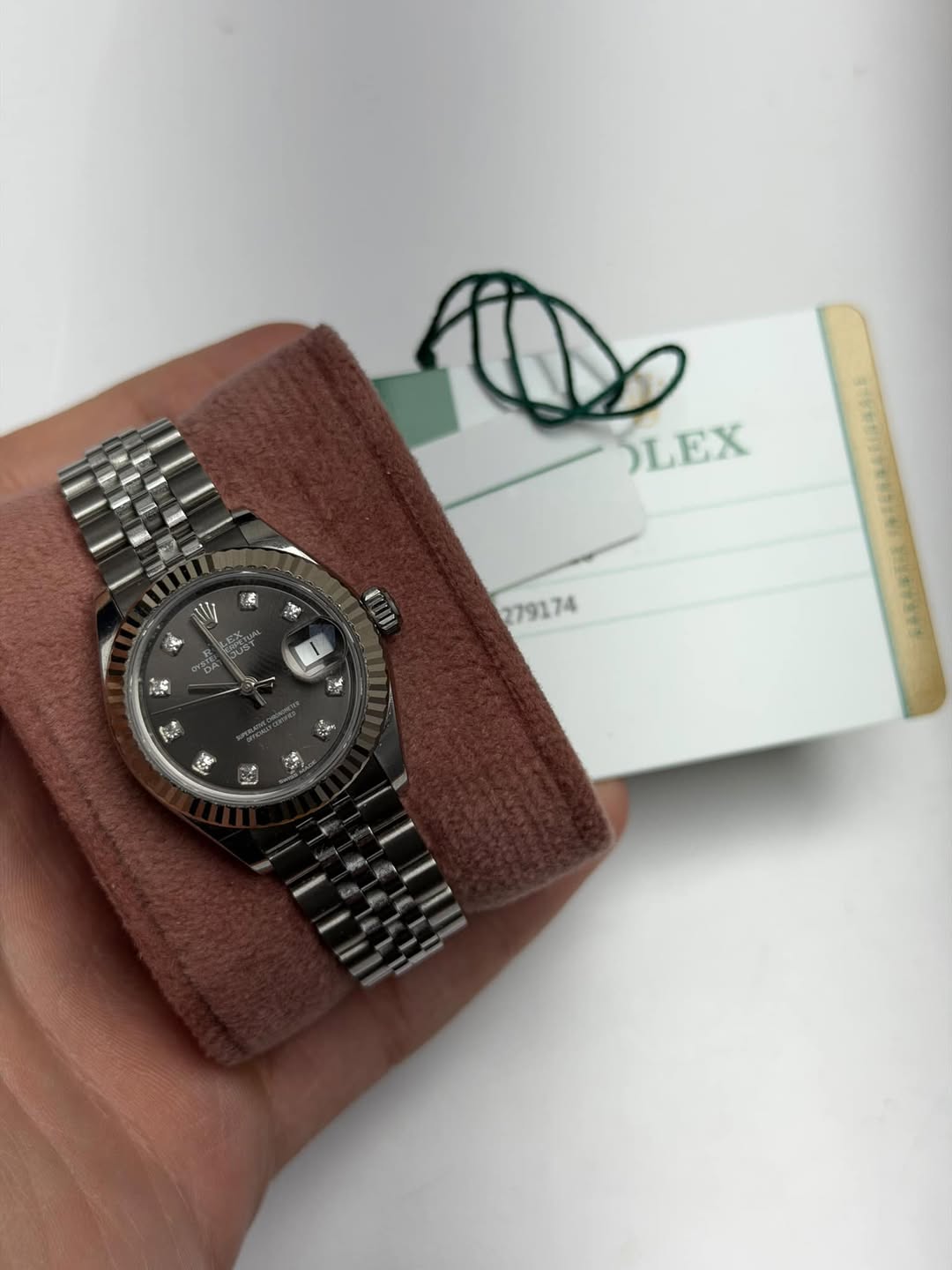 May be an image of wrist watch and text that says '0 LEX 279174'