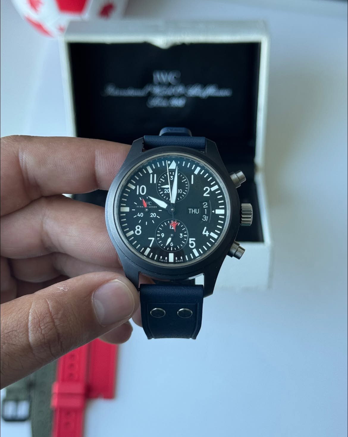May be an image of digital watch and text that says '١ 3 3 4 A I . LUSSN THU 31 3- ما I ጠ'