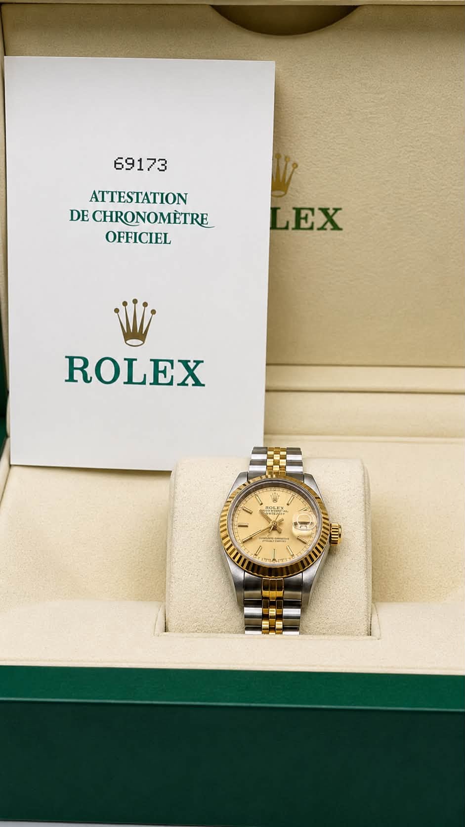 May be an image of wrist watch and text that says '69173 ATTESTATION DE CHRONOMETRE OFFICIEL LEX ROLEX i ल 0 สมิ่ม a 問·'