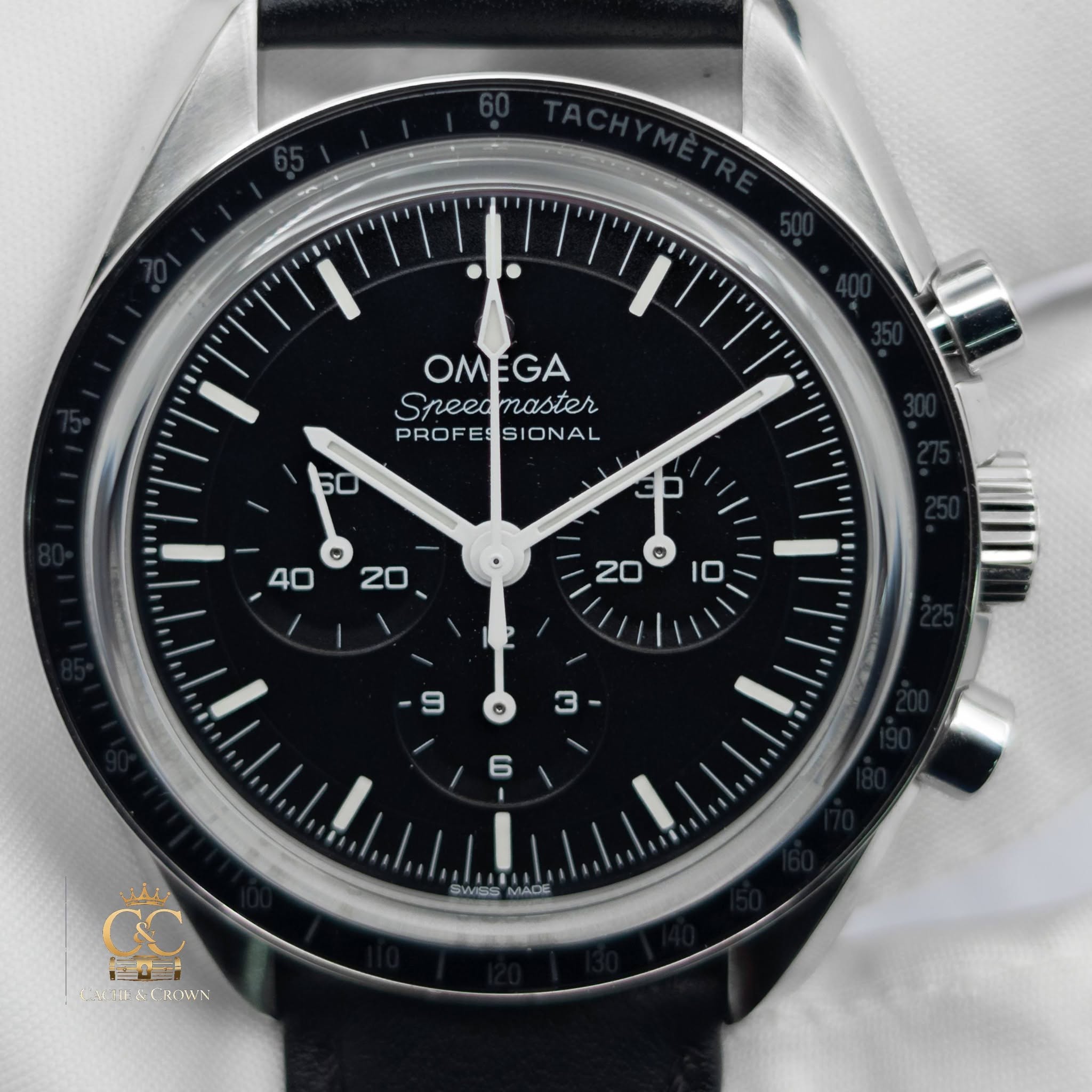 May be an image of wrist watch and text that says 'OMEGA OM GA Speed Sreeomaster naster PROFES PROFESSIONAL SIONAL 0ေ SWIES MDS MADE BIESCROAN'