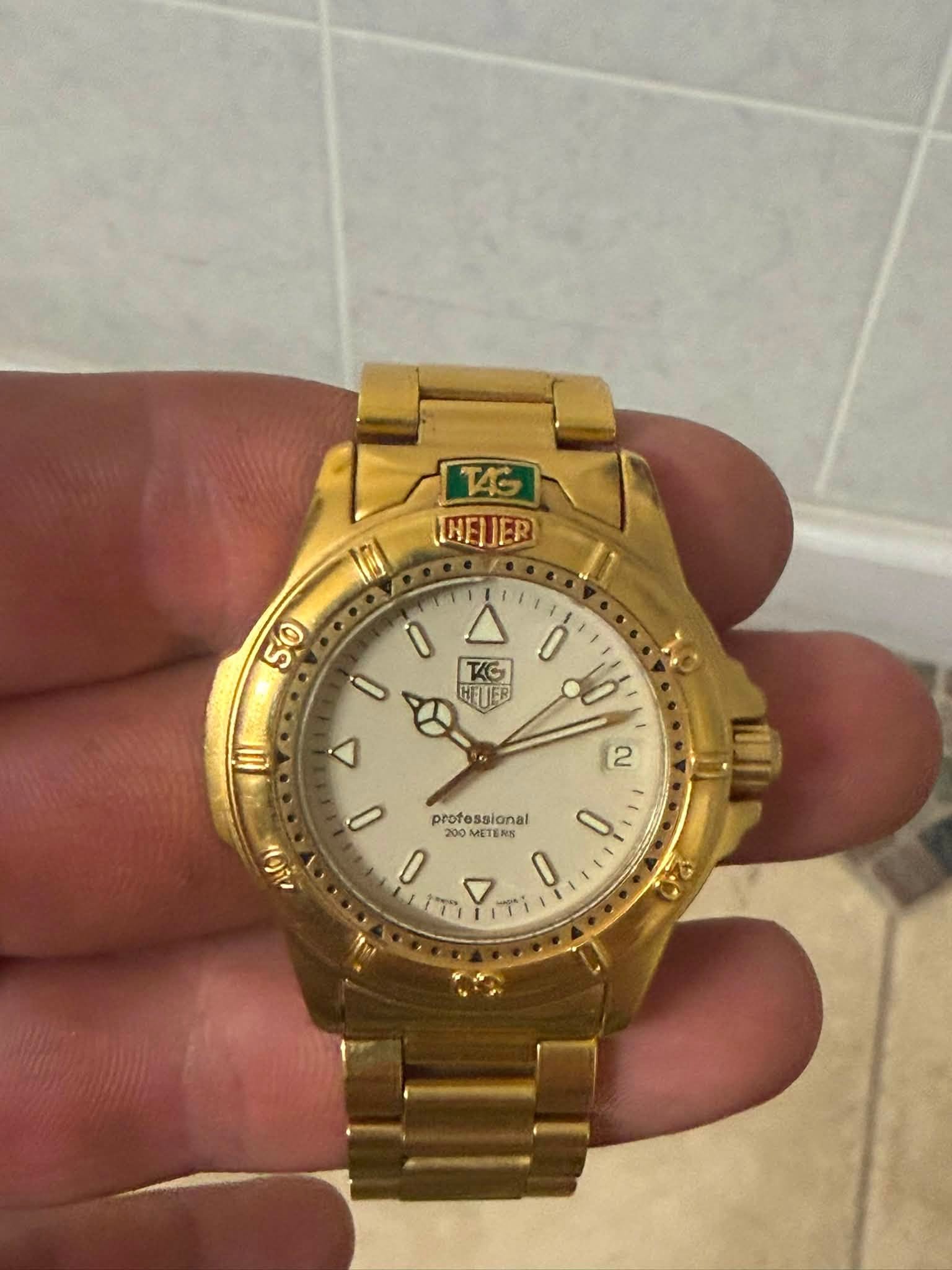 May be an image of digital watch and text that says 'T4G T4G NELJER 50 0 ١ D HETED T/G 0 1 2 ูโลยา professional 200 200 METERS U - 1- ٨ 心 0'