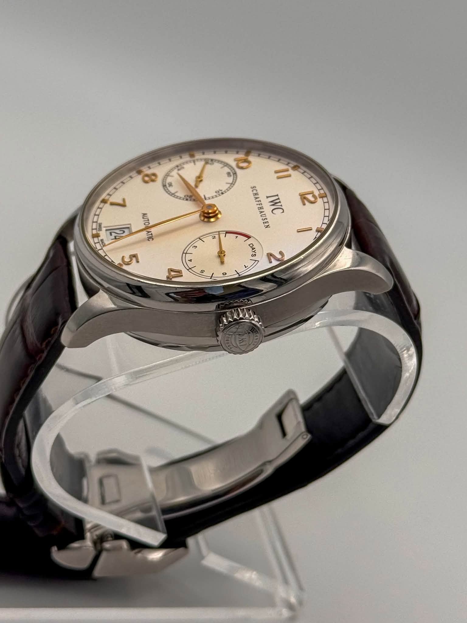 May be an image of wrist watch and text that says '프스자 L MTOO 2 ΚιΥ ای T 10 Il SCHAFERAUSEN IWC 12 A IL I DAYS נא ٢ A'