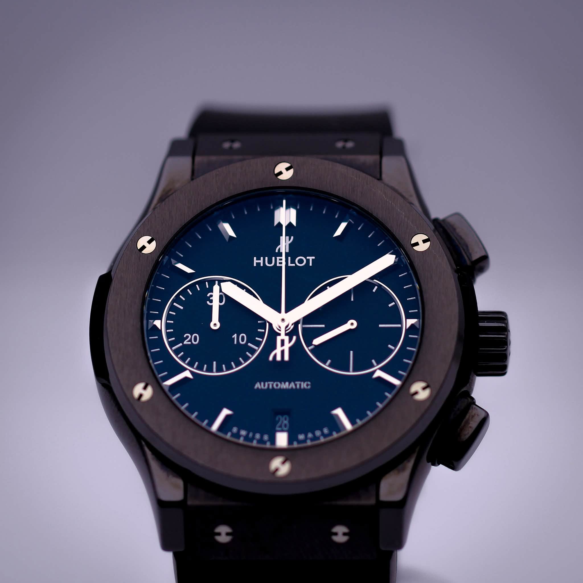 May be an image of digital watch and text that says 'HUBLOT 3 3 の 20 10 AUTOMATIC ١'