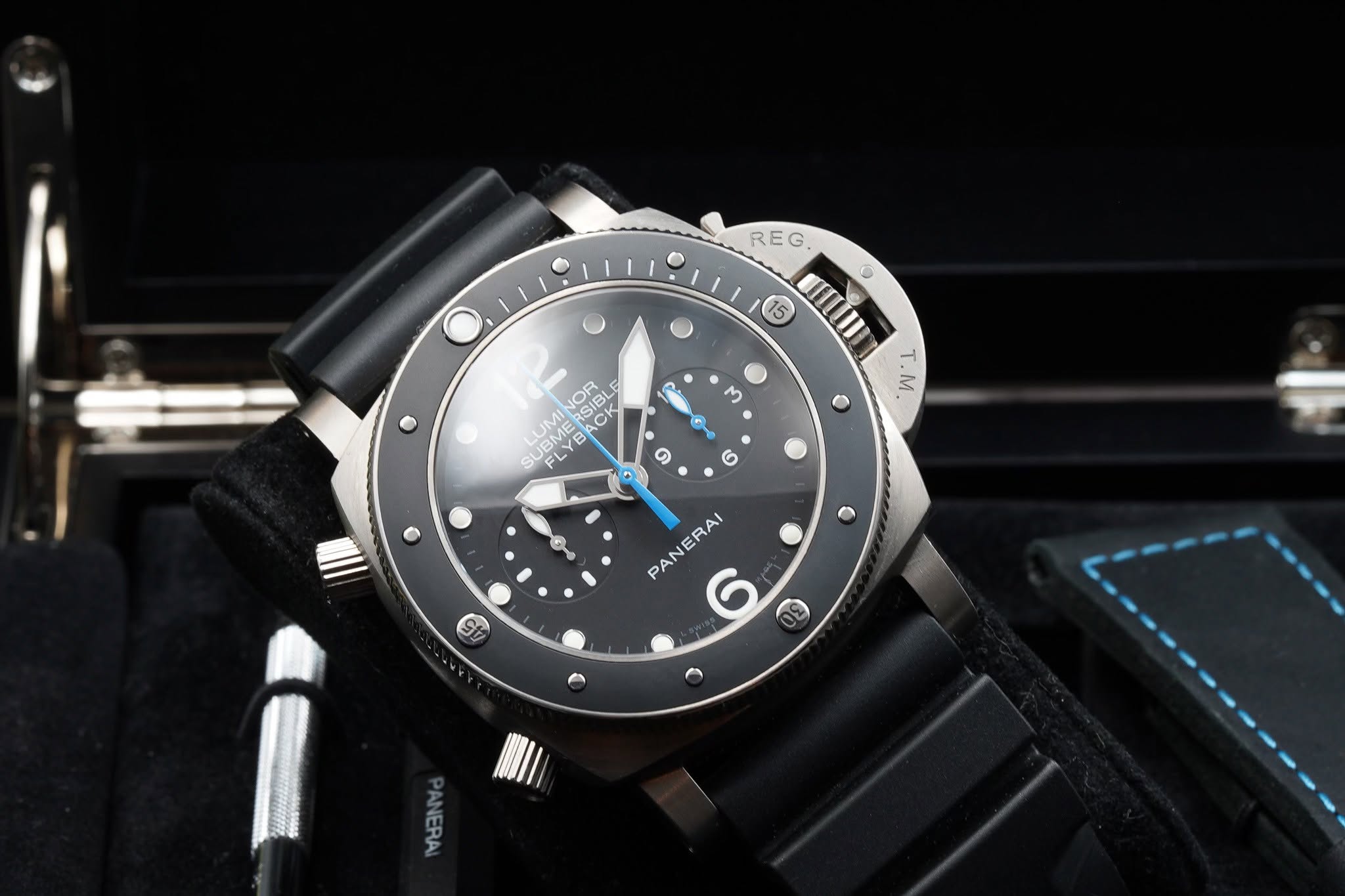 May be an image of wrist watch and text that says 'O, REG 15 חו O T.M T M M C E SIBL SIBL LUMI SUBME NOR ACK BMERS SU EMEN OV C FLYB LY O ot PANERAI 6 09 RAR MARAA'