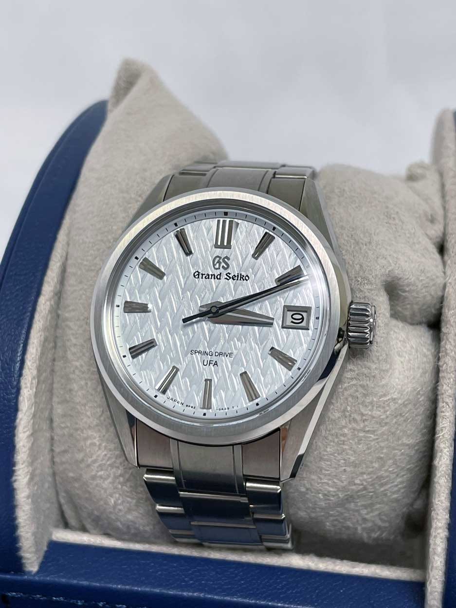 May be an image of wrist watch and text that says 'III GS Grand GrandSeiko Seiko L SPRING DRIVE 1 O n FAAS UFA "ዲምጵ CA'