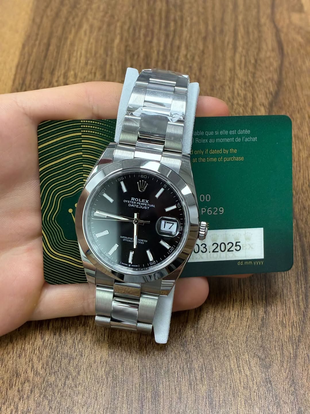 May be an image of wrist watch and text that says 'equesielleestdatée datée Rolexaumomentdel'achat de! 'achat datedbythe dated bythe timeofpurchase purchase ROLEX ERPERPETI TEAETU…