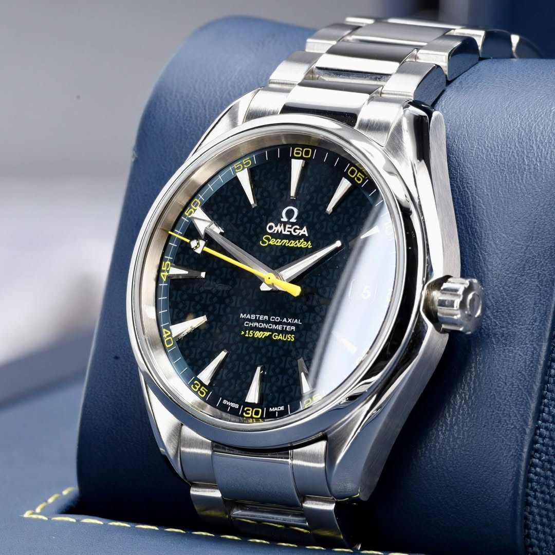 May be an image of wrist watch and text that says '1601 105| 150++11155 50 OMEGA ទ Seamaster 451 ١١ 00 MAST S STEM EHC ACO CO AXIAL AXIAL CHRONGMETEI METER 215007 GAUSS 35 E มีฟรรด…