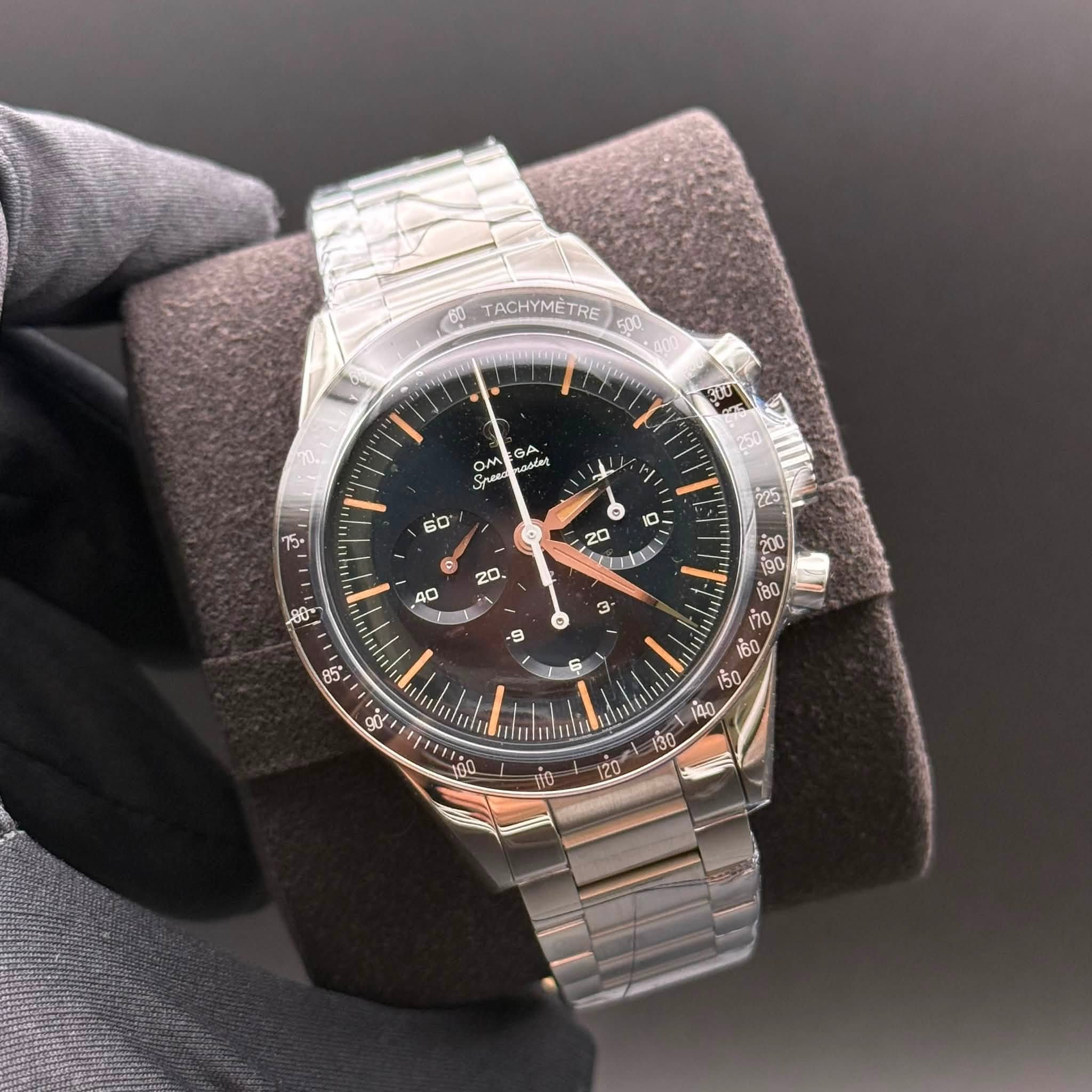 May be an image of wrist watch and text that says '60 TACHYMETRE 500 C = om GA. SN nsolet Lyuad 中 75. 60 ם 8 20 LD 20. 00+ 40 3 9 8 số 핑양 88 180 ဂိဂ 80 ち '
