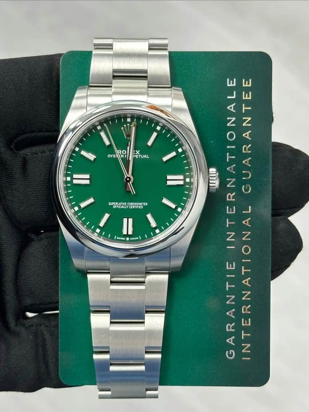 May be an image of wrist watch and text that says 'RO OYS OYSTER STERI CX PETUAL II SUPERLATINE CERTIFIED SwSS MADE 0 w ONVERNATION. INTERNA INTERNATIONALE EINTEGUARANTEE…