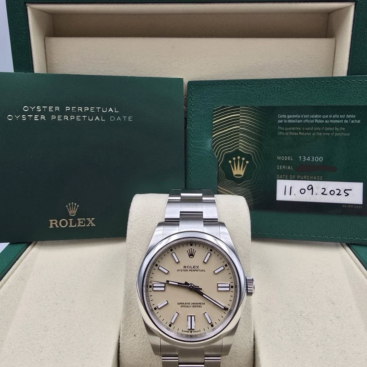 May be an image of wrist watch and text that says 'OYSTERPERPETUAL OYSTER PERPETUAL OYSTER PERPETUAL OYSTERPERPETUALD TUALDATE DATE wwdthiatiocoarone.ala MODEL134300 MODEL…
