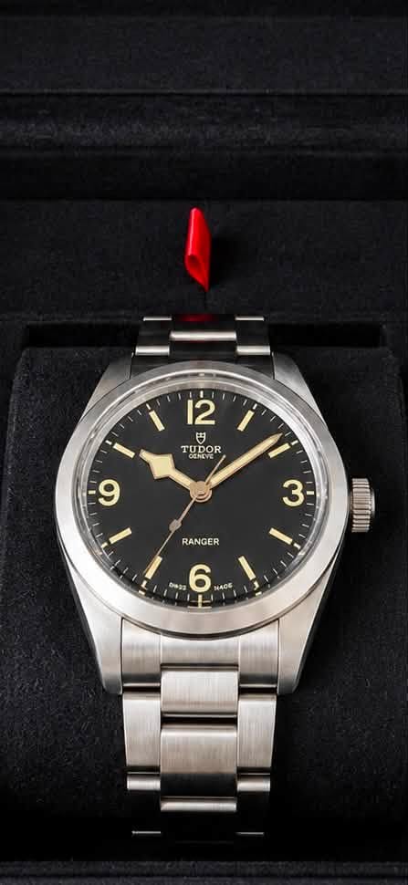 May be an image of wrist watch and text that says 'i 12 TUDOR UDOR OR DENEVE NEV i I 3 9 RANGER MO ប02 6 AOS 十'