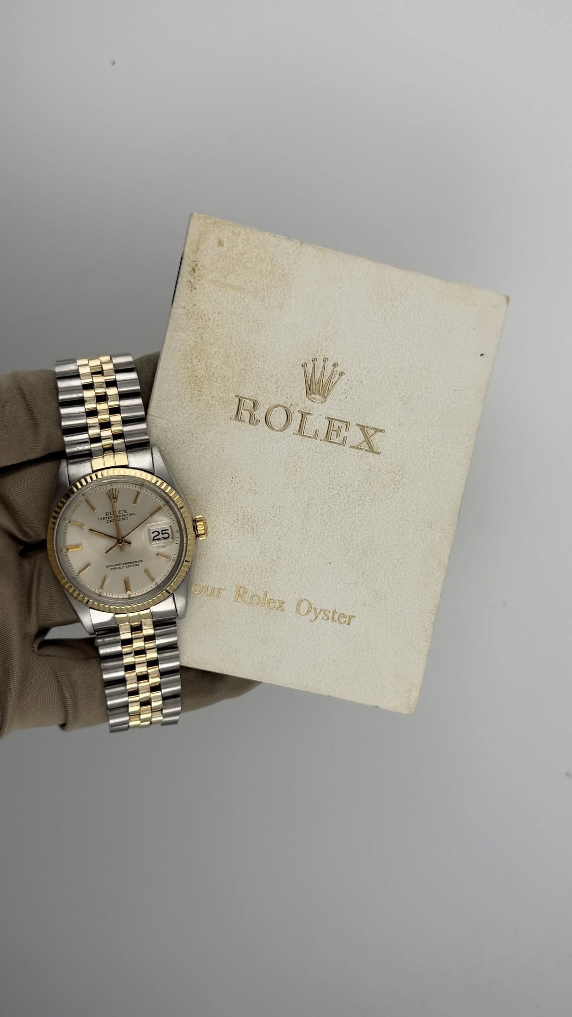 May be an image of wrist watch and text that says 'ROLEX 25 CT Rolex Rolex RolexOyster Oyster Ovster'