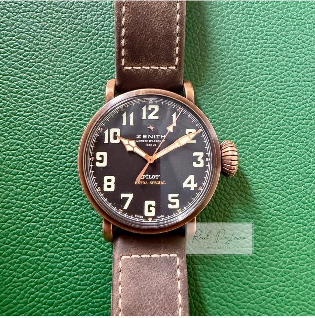 May be an image of wrist watch, leather and text that says ' ZENITH ZE MIONT MONTRED ONTRED'AERONE TRE Typ 20 Type ن BAEBOH ១ M 界 8 PİLOT E SPECTAL 4 5 3ម 1 eoas 梅 30 G MI MADE…