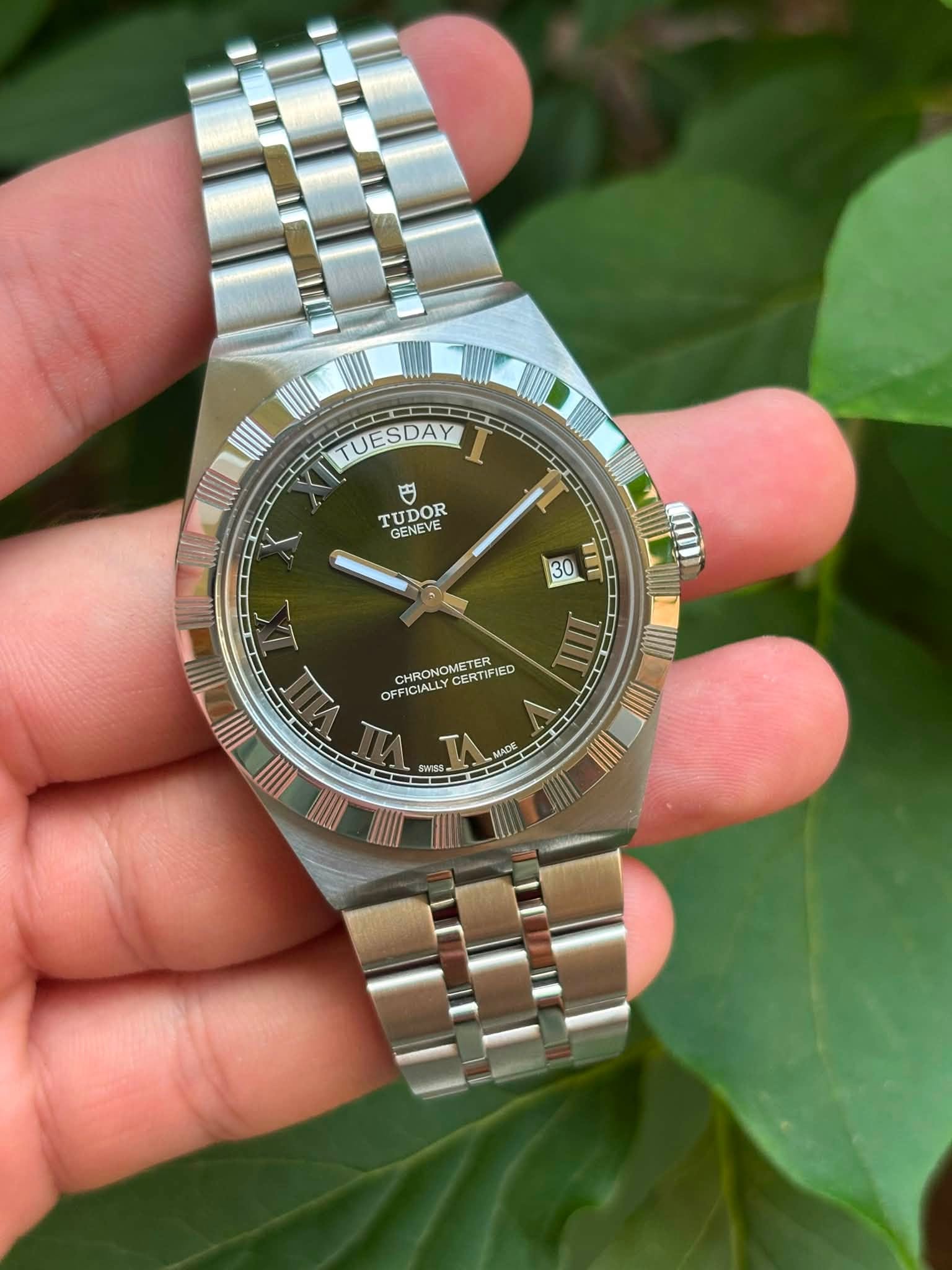 May be an image of wrist watch and text that says 'TUESDAY ש TUDOR GENEVE 30 D CHRONCERTIFIED CHRONON ER CHRONOMETE OFFICIALLY CERTIFIED IED SWSS- ΜA mU'