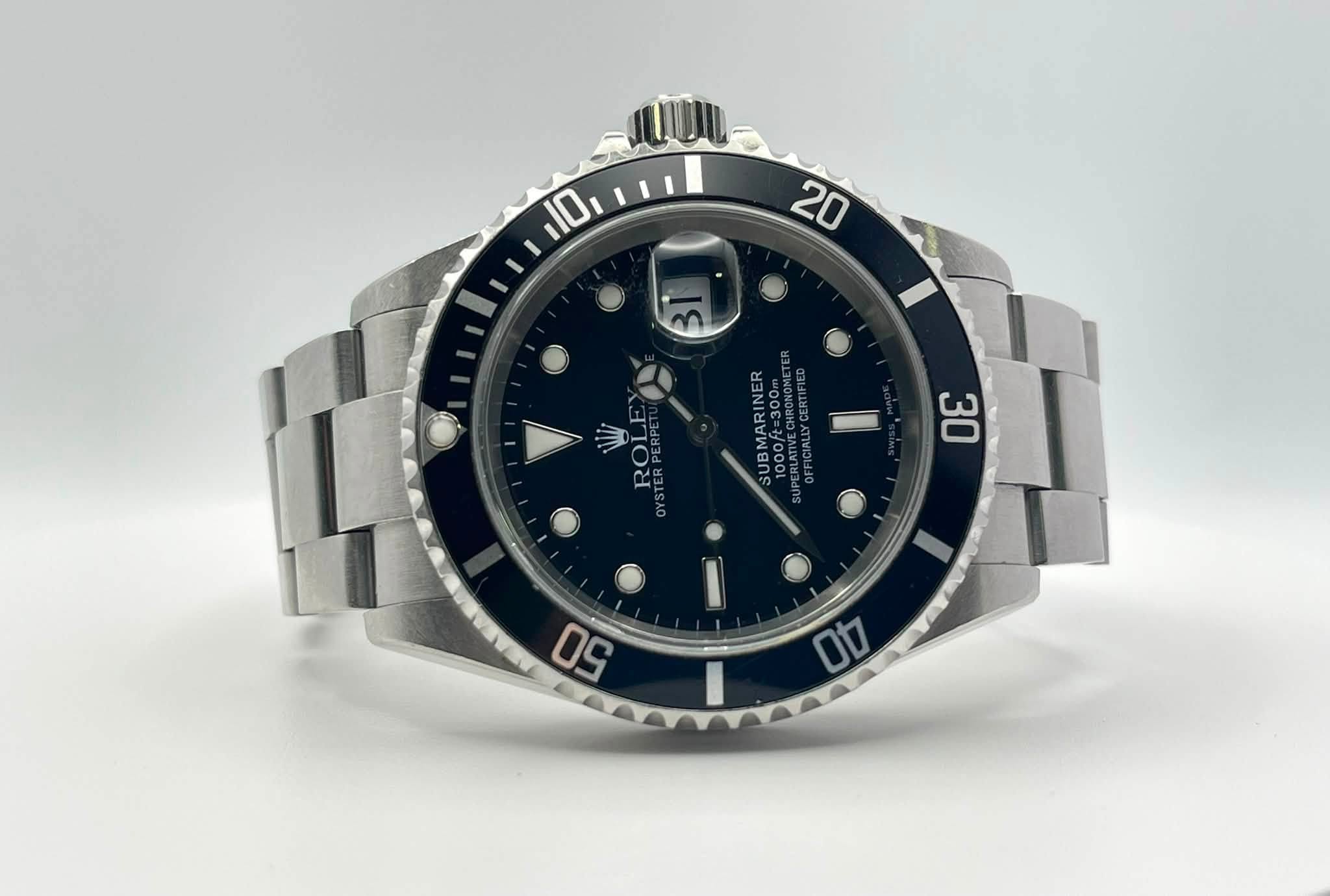 May be an image of wrist watch and text that says '10 20 I 1O oй UBMARINER gOh 30 50 40'