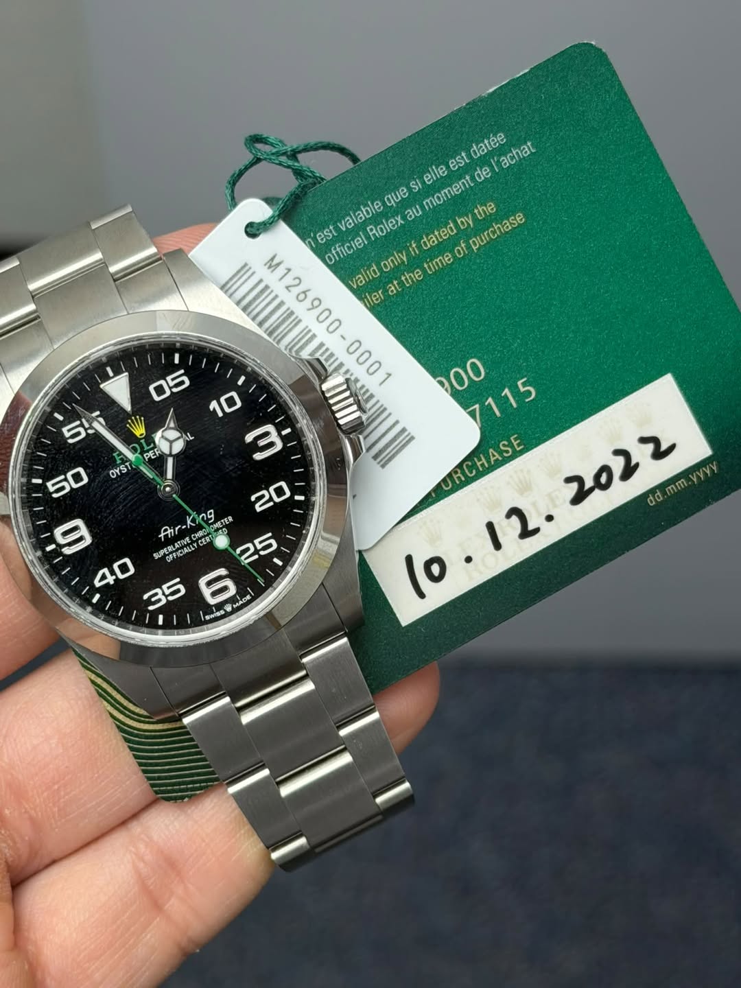 May be an image of wrist watch and text that says 'que si elle est datée achat valable Rolex au moment de the est officiel only the et time dated of purchase M126900 M126900-0001…