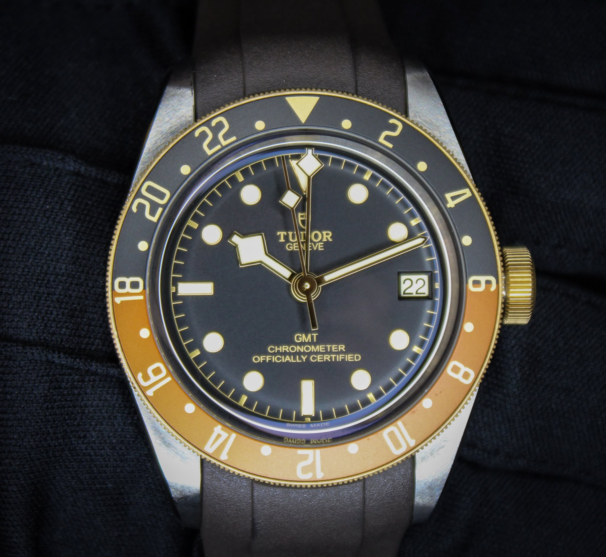 May be an image of wrist watch and text that says '2 22 20 F TUI TUTOR OR GEN VE GMT CHRO CHRONOMETER METER OFFICIALLY FICIALLYCERTIFIED CERTIFIED S '