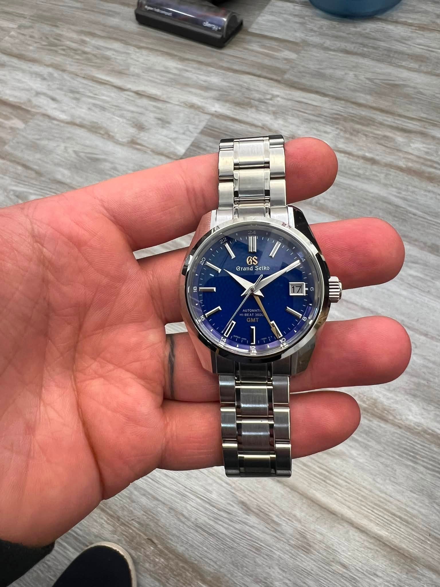 May be an image of wrist watch and text that says 'aS Grand arar Selko しば 2'