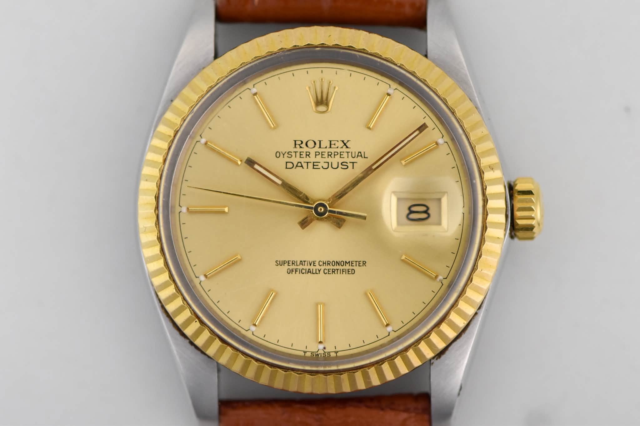 May be an image of wrist watch and text that says 'ROLEX OYSTER OYSTERPERPETUAL PERPETUAL DATEJUST 8 W SUPERLATIVE CHRONOMETER OFFICIALLY CERTIFIED O OO'