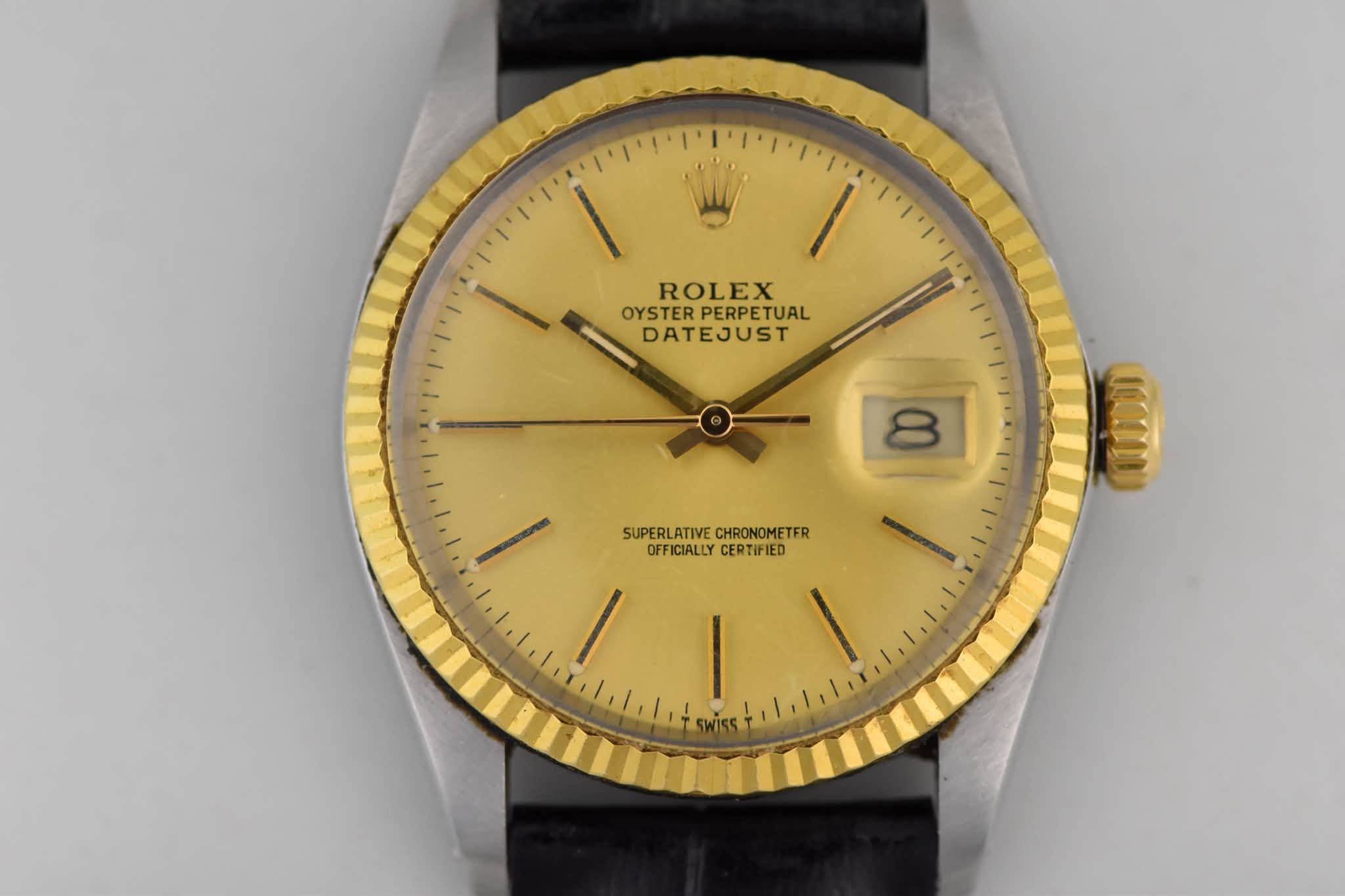 May be an image of wrist watch and text that says 'ROLEX OYSTER PERPETUAL ETUAL DATEJUST 8 SUPERLATIVECHRONOMETFR SUPERLATIVE CHRONOMETER HRONOMET OFFICIALLY OFFICIALLYCERTIFIED…