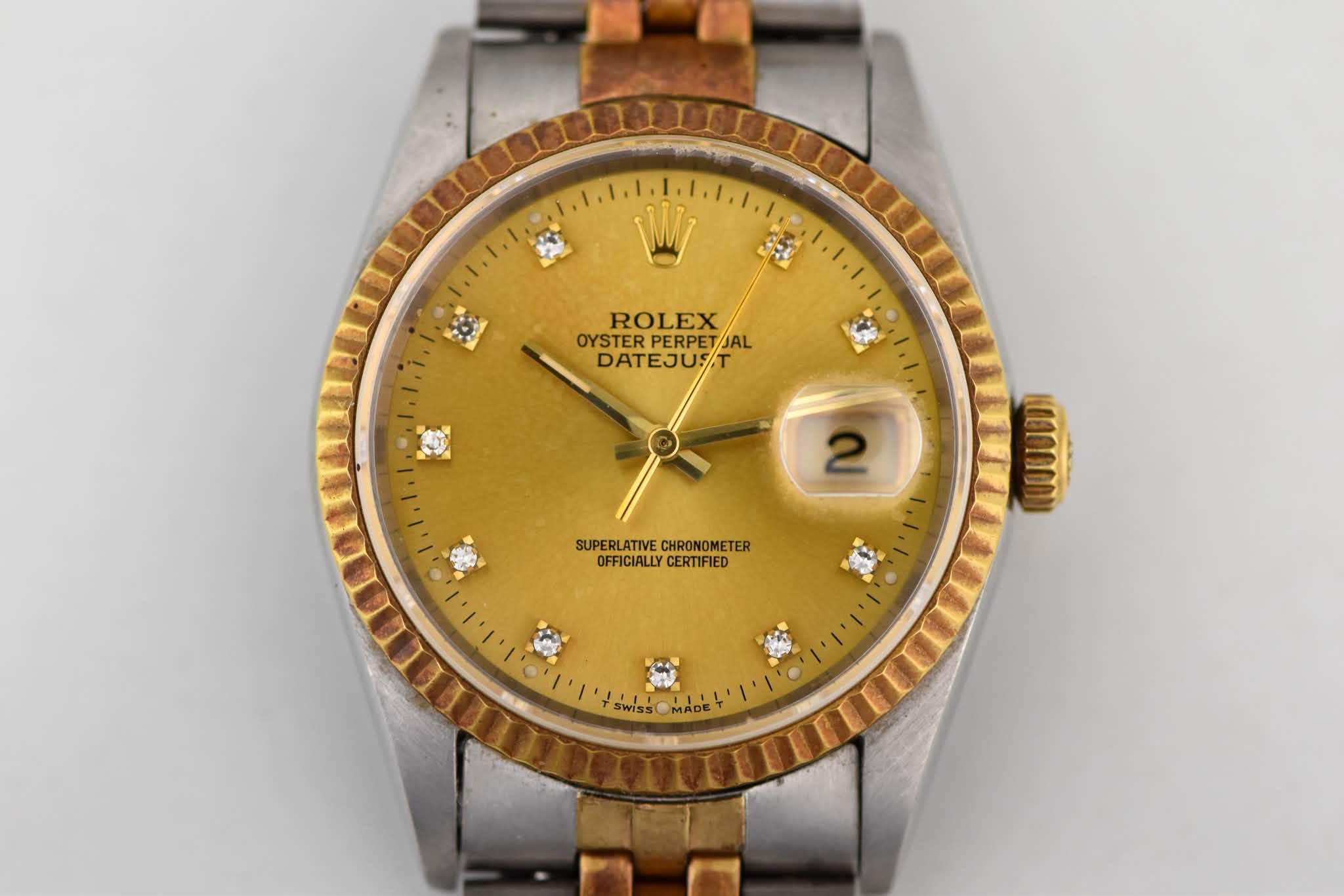 May be an image of wrist watch and text that says 'ROLEX OYSTER PERPET OYSTERPERPETJAL JAL DATEJUS 2 2 SUPERLATIVECHRONOMETER ETER SUPERLATIVE CHRONOMETER OFFICIALLY…