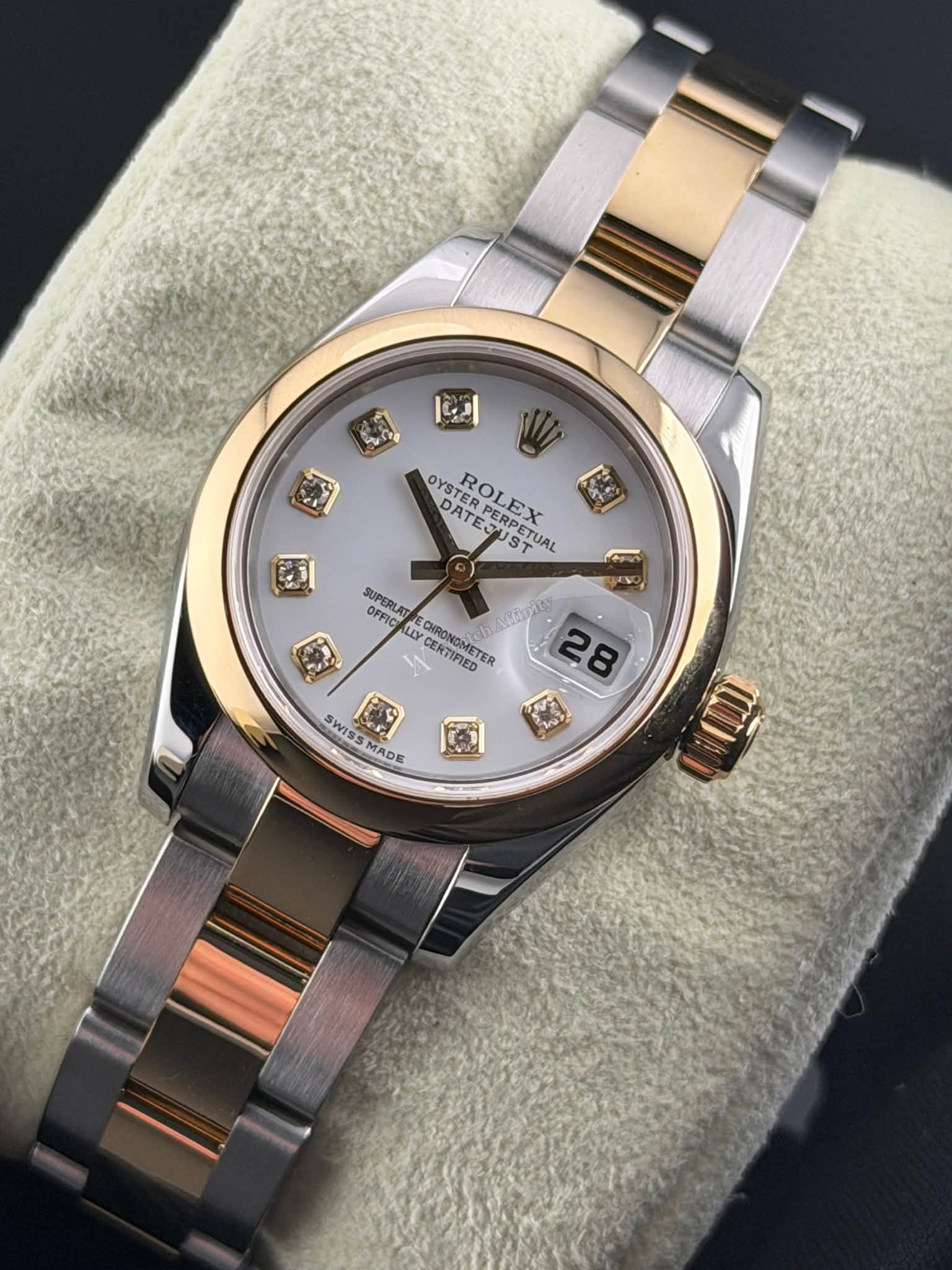 May be an image of wrist watch and text that says '+ OYST YSTERP DATEJU ROLEX DATE STERPERPET ROLEX EJU PERPETU ERPETU RPETUAL ST 1마기 GP بكر SUPERLAT OFFIC V LLY CERTIFIED…