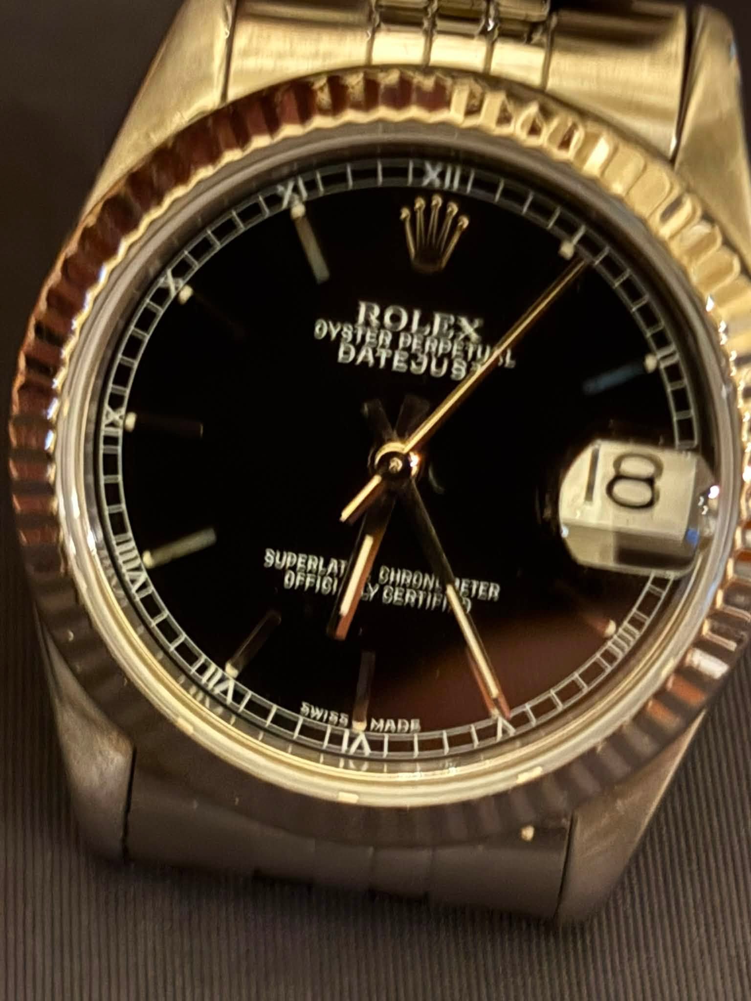 May be an image of wrist watch and text that says 'الز XIII OYSTERI ROLEX DATE DATEJUS OYSTERPERPETI HPETU DE HPE SUPERLAY AT OFFIGI 8 YCE OHRON YGERTIF SERTIF IA あ以あ粉 MADE'