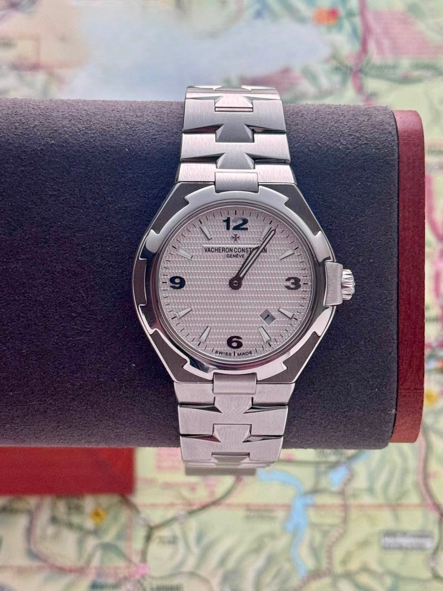 May be an image of wrist watch, map and text that says '12 12 VACHERO VACHERONCONS NCONS 3 SWISS MADE'