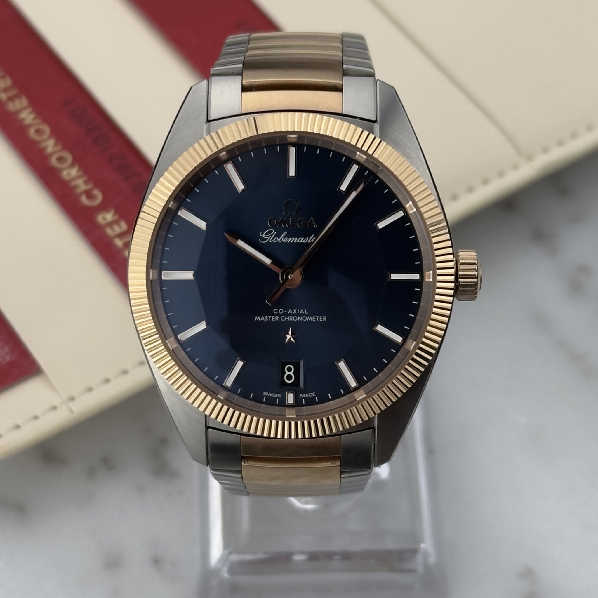 May be an image of wrist watch and text that says 'OKOHΣ 싱크 COCONNM Globomaste Slobe nasle 1 MASTE MASTERCHIONOMETER MASTER 人 8 I'