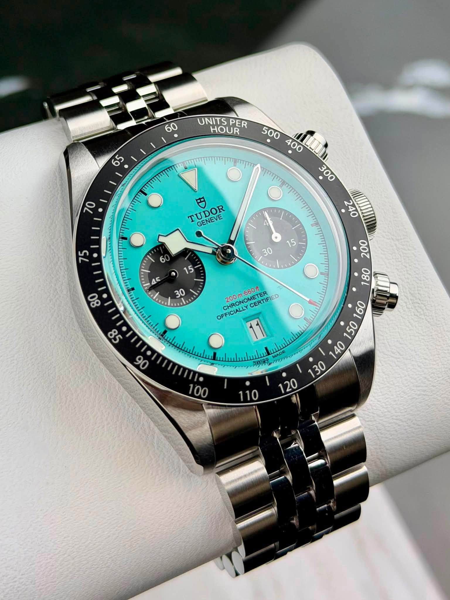 May be an image of wrist watch and text that says '60 UNITS UNITSPER PER HOUR ማ γήτηη 円 UDOR TH 75 ote 15 30 15 nn my 6 A5 O 200m HRONONET OMETE OMETER 660 CERTIFIER KD OFFICIALLY…