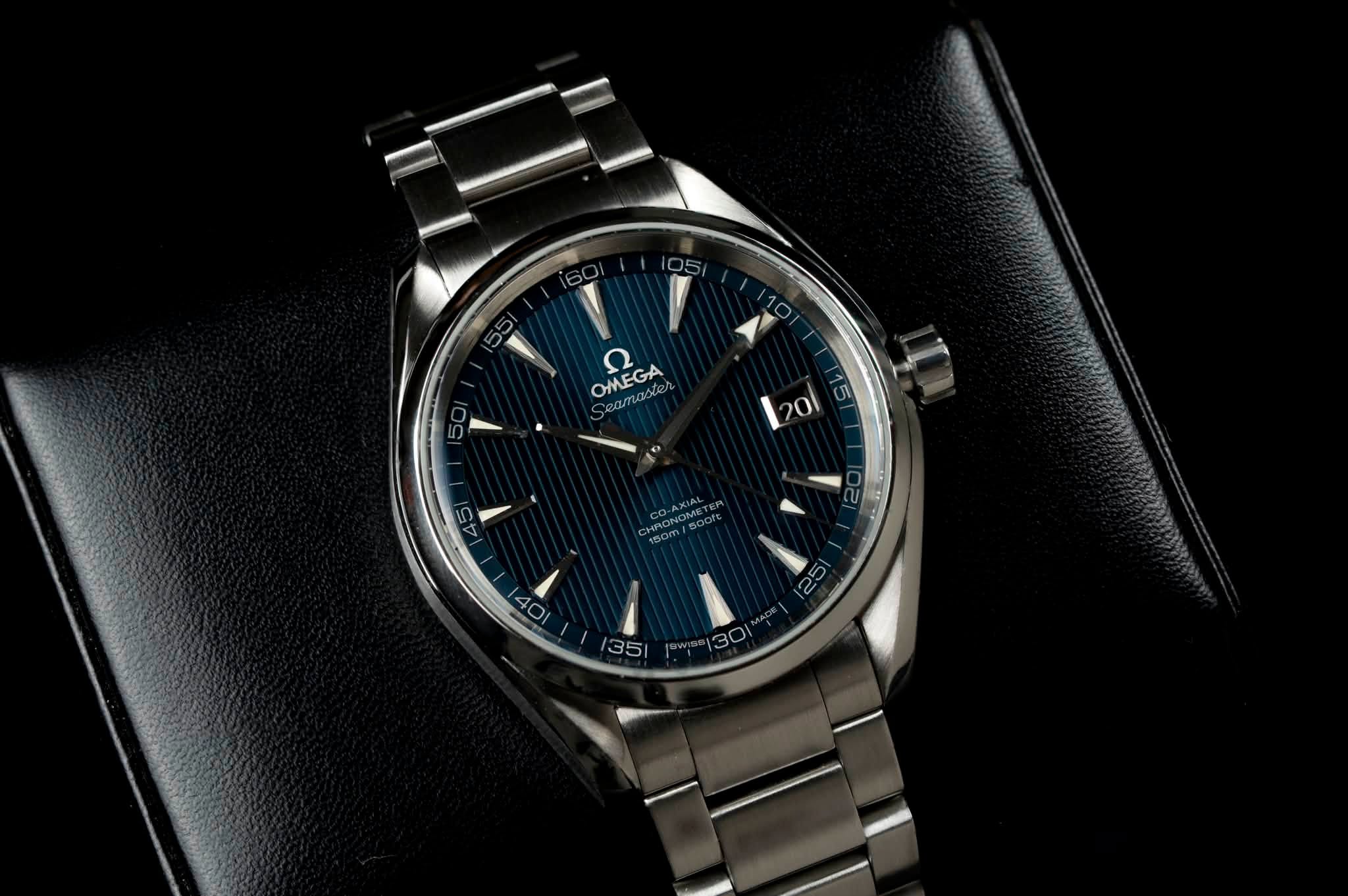 May be an image of wrist watch and text that says '10 OMEGA በ '