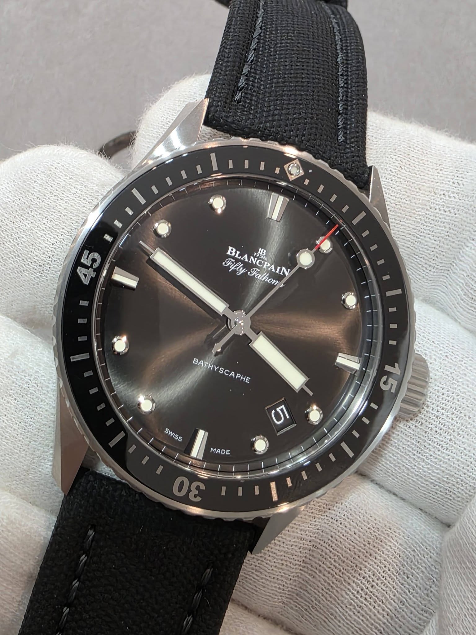 May be an image of wrist watch and text that says 'そ0だ R ហ Fifly BLANO FillyFalhon Falhor BLANCPAIN R BATHY BATHYSCAP BATHYSCAPHE SCA PHE SWISS 15 U 00ា200 MADE ش'